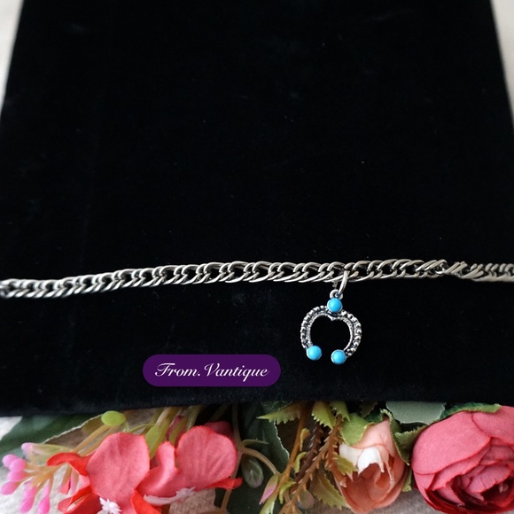 🐎 VINTAGE Horse Shoes with Blue Gem Charm Silver Chain Bracelet 📿 - Picture 1 of 5